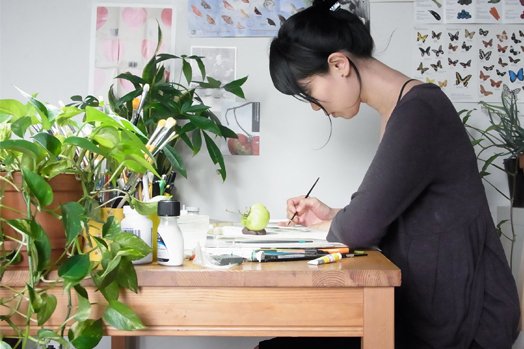 asuka-hikishi-in-her-studio.jpg__524x349_q85_crop_upscale