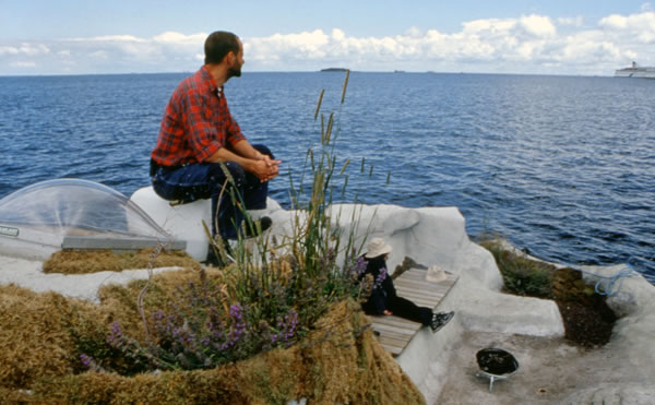 andrea-zittel-pocket-prop-1